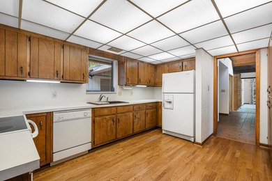 Lakefront Living in LakeBreeze! Thoughtfully designed 4-bedroom - photo 26