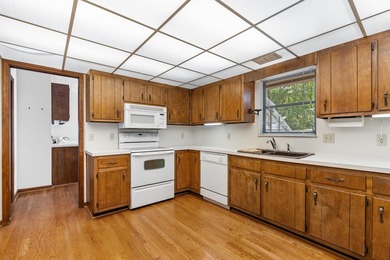 Lakefront Living in LakeBreeze! Thoughtfully designed 4-bedroom - photo 28