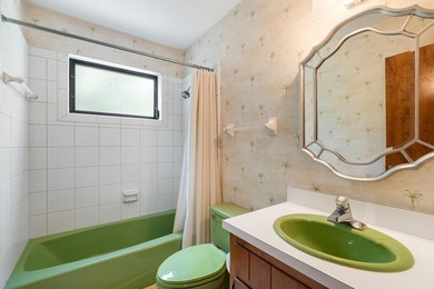 Lakefront Living in LakeBreeze! Thoughtfully designed 4-bedroom - photo 30