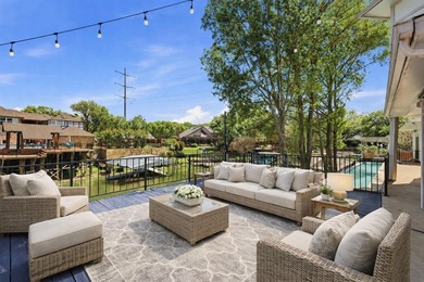 Tucked away in the prestigious waterfront enclave of Shorewood - photo 32
