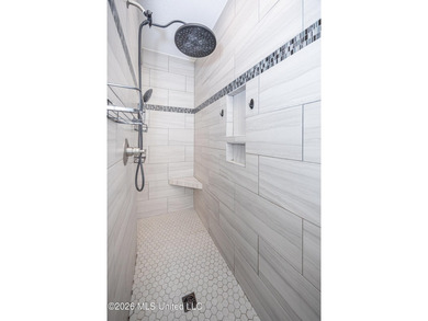 A gorgeous, well-maintained 3 bedroom, 2 1/2 bath home, plus a - photo 36