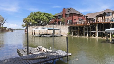 Tucked away in the prestigious waterfront enclave of Shorewood - photo 36
