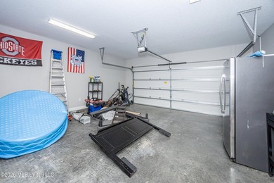A gorgeous, well-maintained 3 bedroom, 2 1/2 bath home, plus a - photo 40