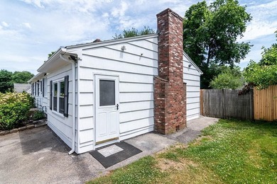 Location. Set on a quiet street in desirable Warwick Neck this - photo 3