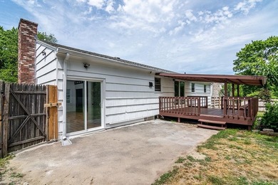 Location. Set on a quiet street in desirable Warwick Neck this - photo 4
