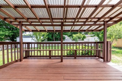 Location. Set on a quiet street in desirable Warwick Neck this - photo 5