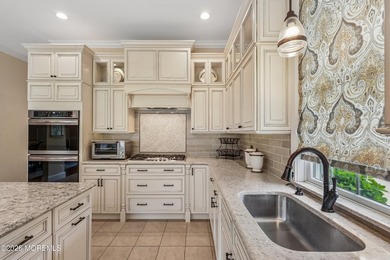 Welcome to prestigious Cranmore Manor where luxury living meets - photo 10
