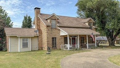 A true sanctuary for both horse lovers & lake enthusiasts, this - photo 1