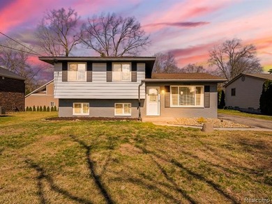 Lake Home For Sale in West Bloomfield, Michigan