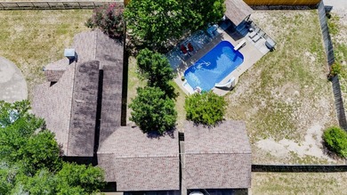 A true sanctuary for both horse lovers & lake enthusiasts, this - photo 3
