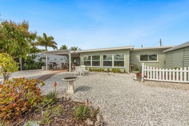 Welcome to your slice of island living in the heart of Holmes - photo 17
