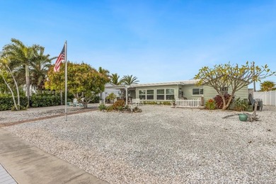 Welcome to your slice of island living in the heart of Holmes - photo 20