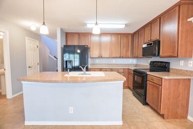 2025 roof! CBS! This charming 3 bedroom, 2 1/2 bathroom - photo 7