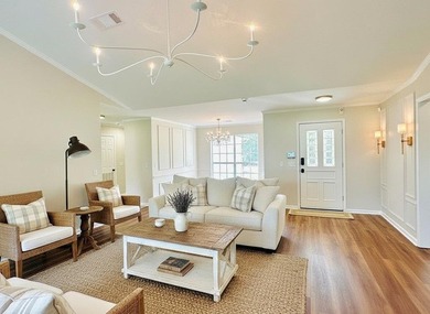 Stunning renovated 3-Bed, 2-Bath home in Baymeadows Estates! - photo 8