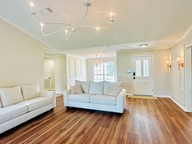 Stunning renovated 3-Bed, 2-Bath home in Baymeadows Estates! - photo 9