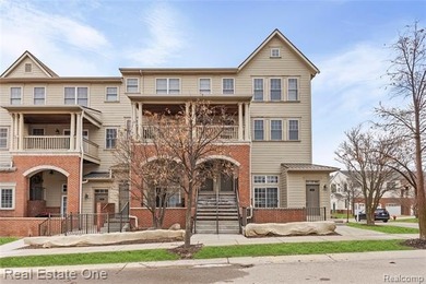 Clinton River Condo For Sale in Auburn Hills Michigan