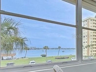 St Petersburg - Sea Towers - This beautifully updated 2 bedroom - photo 2