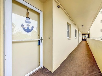 St Petersburg - Sea Towers - This beautifully updated 2 bedroom - photo 3