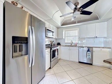 St Petersburg - Sea Towers - This beautifully updated 2 bedroom - photo 10