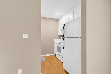 PRICED TO SELL! Updated 2-bedroom, 2 full-bath SUNLIT hideaway - photo 6