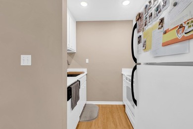PRICED TO SELL! Updated 2-bedroom, 2 full-bath SUNLIT hideaway - photo 7