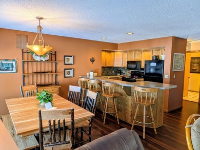 Beacons of Minocqua 3BR/2BA unit w/panoramic lake views! Rare - photo 5