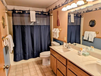 Beacons of Minocqua 3BR/2BA unit w/panoramic lake views! Rare - photo 9