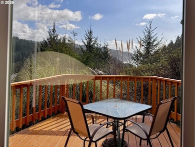 Turnkey Ocean View Cabin - Updated, Income-Producing & Steps to - photo 11