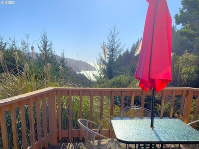 Turnkey Ocean View Cabin - Updated, Income-Producing & Steps to - photo 12