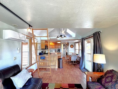 Turnkey Ocean View Cabin - Updated, Income-Producing & Steps to - photo 13
