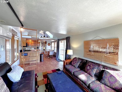 Turnkey Ocean View Cabin - Updated, Income-Producing & Steps to - photo 14