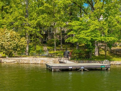 This Lake Hamilton home is located in a Quiet Cove right off the - photo 2