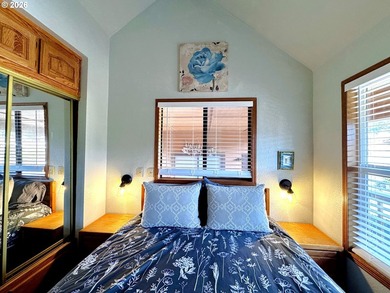 Turnkey Ocean View Cabin - Updated, Income-Producing & Steps to - photo 23