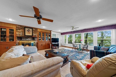 This Lake Hamilton home is located in a Quiet Cove right off the - photo 6