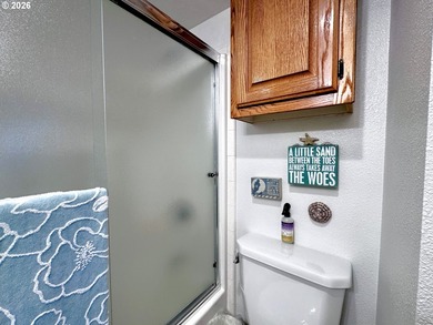 Turnkey Ocean View Cabin - Updated, Income-Producing & Steps to - photo 26