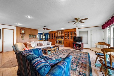 This Lake Hamilton home is located in a Quiet Cove right off the - photo 7