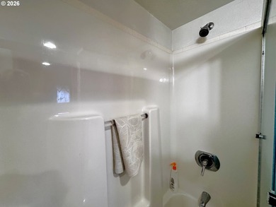 Turnkey Ocean View Cabin - Updated, Income-Producing & Steps to - photo 27