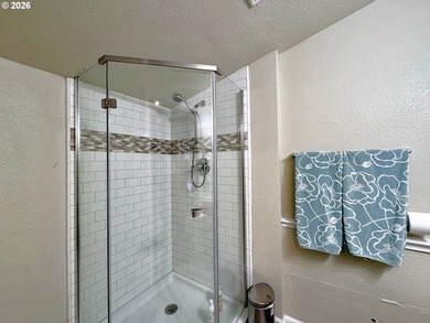 Turnkey Ocean View Cabin - Updated, Income-Producing & Steps to - photo 28