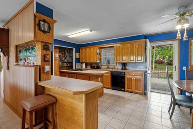 This Lake Hamilton home is located in a Quiet Cove right off the - photo 9