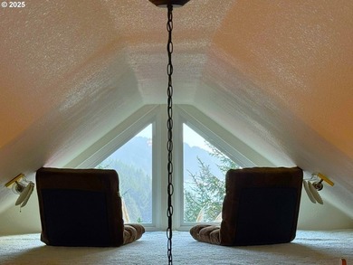 Turnkey Ocean View Cabin - Updated, Income-Producing & Steps to - photo 32