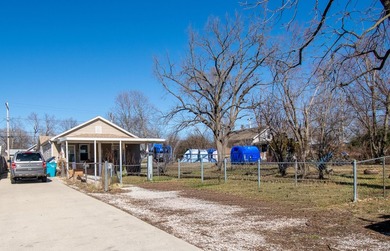 TWO LOTS! 1 lot has the home, the other adjoining lot is vacant - photo 1