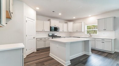 Unique floorplan with plenty of space to spread out and a - photo 3