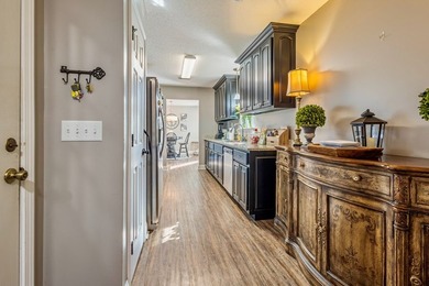 Move-in ready home located in the highly sought-after Baymeadows - photo 4