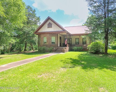 Escape to your own private retreat. This 3 bedroom 2 bathroom - photo 4