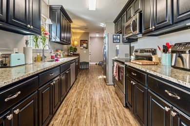 Move-in ready home located in the highly sought-after Baymeadows - photo 5