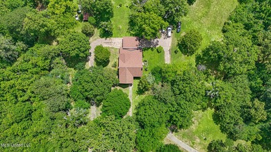 Escape to your own private retreat. This 3 bedroom 2 bathroom - photo 5