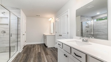 Unique floorplan with plenty of space to spread out and a - photo 7