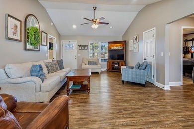 Move-in ready home located in the highly sought-after Baymeadows - photo 7