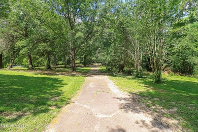 Escape to your own private retreat. This 3 bedroom 2 bathroom - photo 10