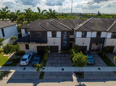 Discover this exquisite 3-bedroom, 2.5-bathroom residence - photo 3
